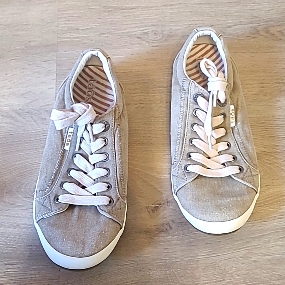 Taos sneakers canvas tan color size 9
